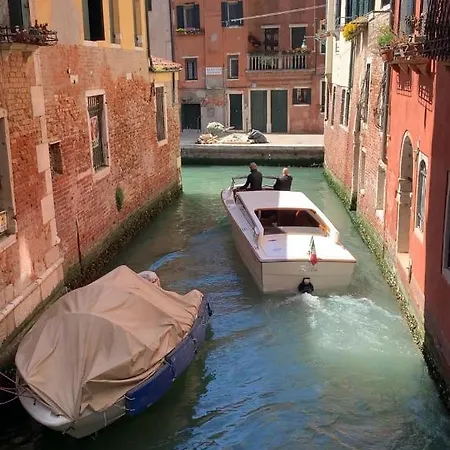 Casa Al Ponte Scudi - 4 Windows On The Canal Venecia Exterior foto